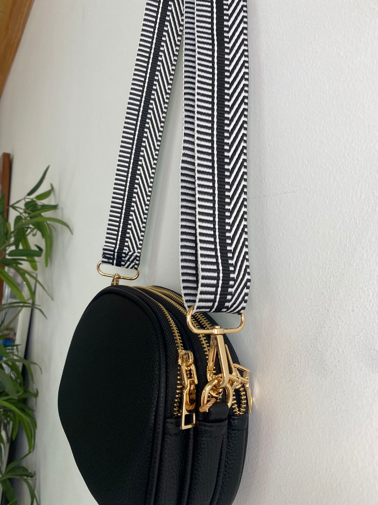 Bolso Cremalleras Doradas Negro