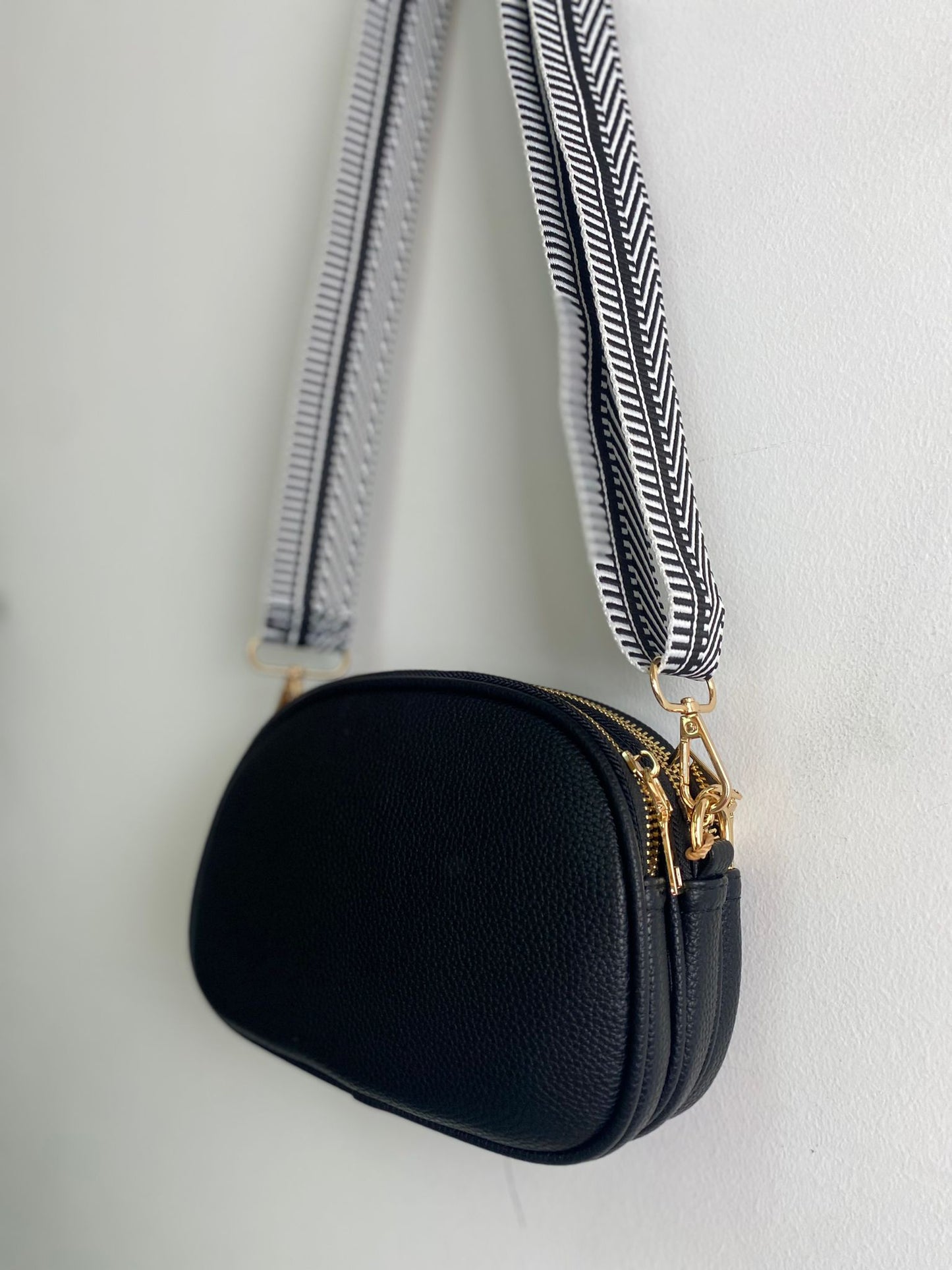 Bolso Cremalleras Doradas Negro